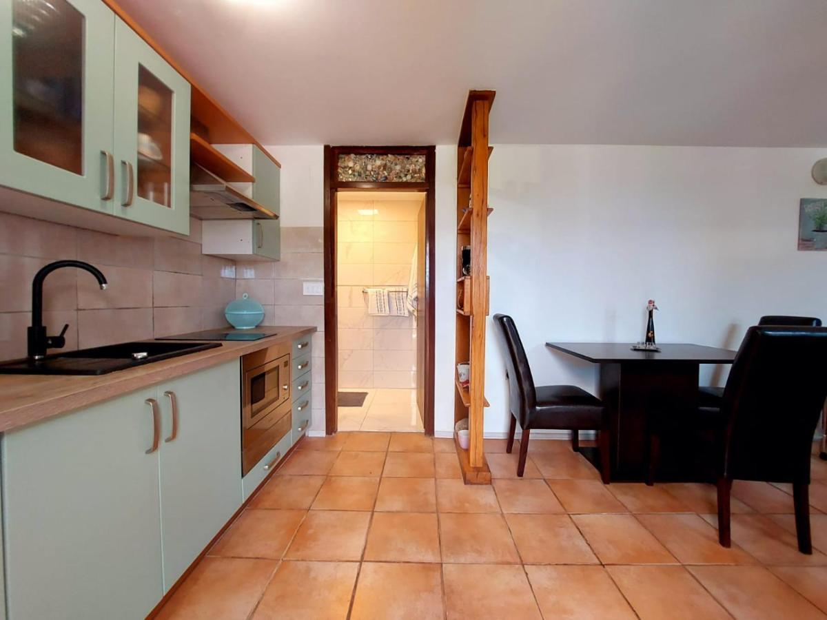 Apartments Z Njivice Ngoại thất bức ảnh